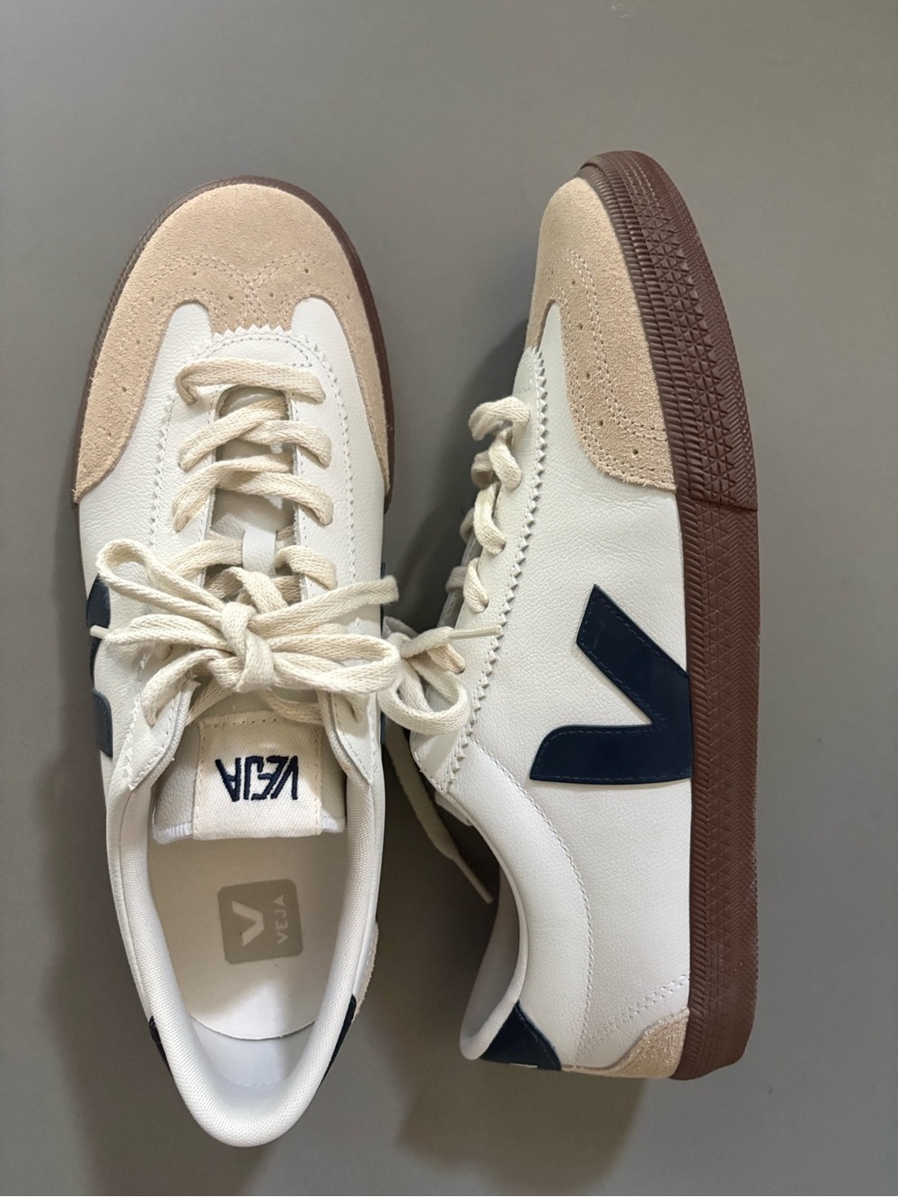 VEJA V-10 men 11 NEW
